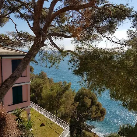 Lovely On The Ligurian Sea Варацце